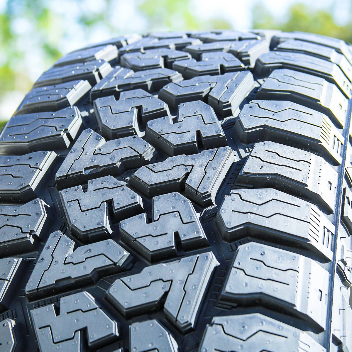 275/60R20 116T Rugged Terrain XL 20 inch Tire E194
