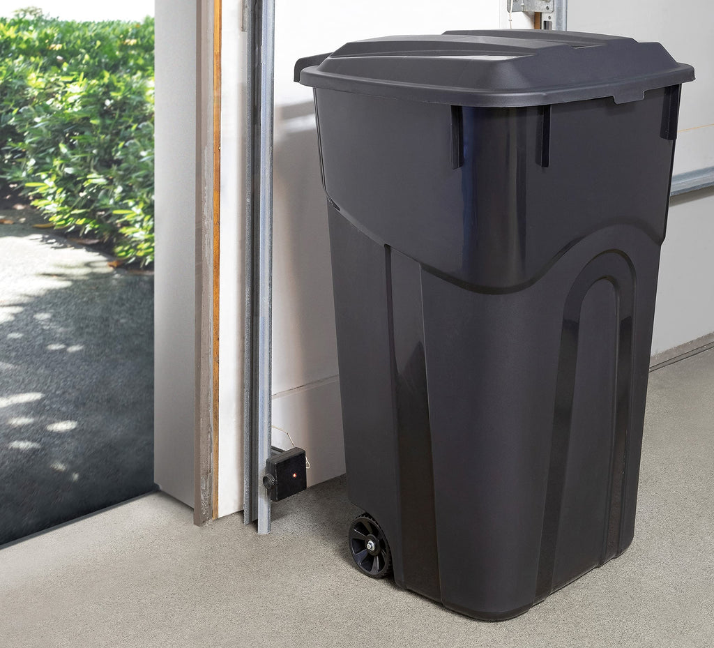 32 Gallon Black Wheeled Outdoor Garbage Can with Snap Lock Lid, 2 Pack H99972